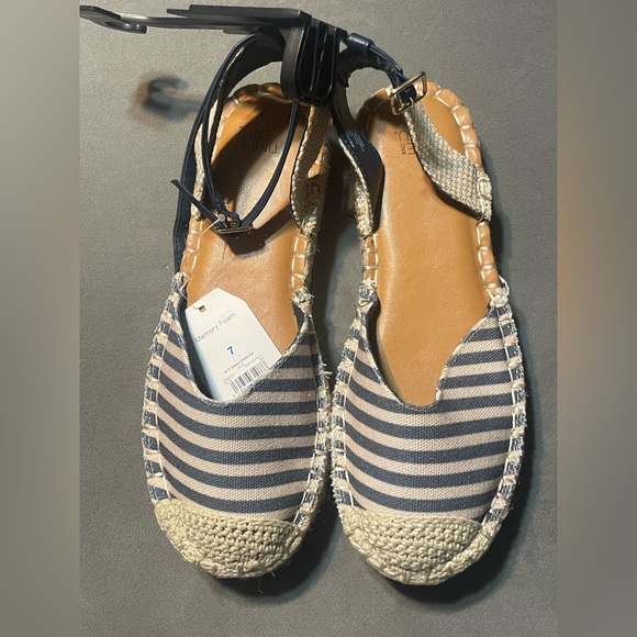 Time and Tru Women's Navy and White Espadrilles! Size 7! NWT! - Picture 4 of 8